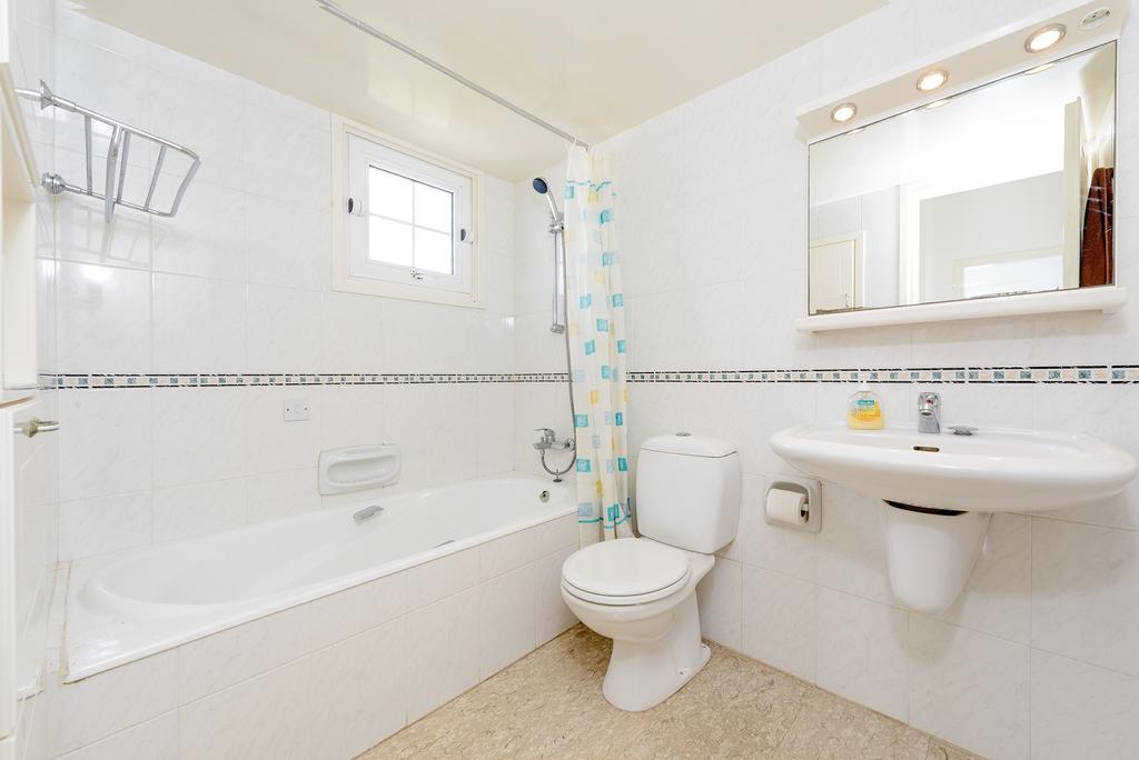 Merab Center Villas Ayia Napa Habitación foto